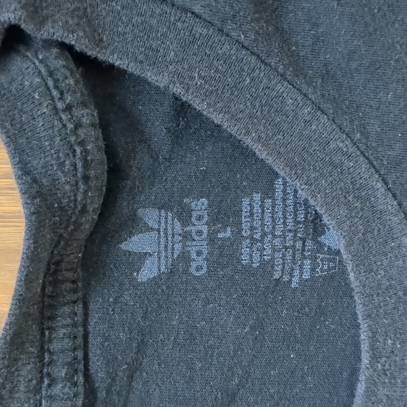 Adidas Large Black Shirt - Picture 2 of 5